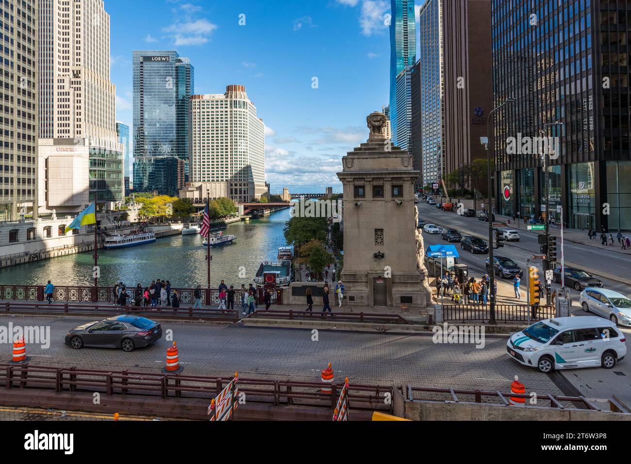 Blick über die DuSable Bridge in Richtung Lake Michigan. Chicago, Usa Stockfoto