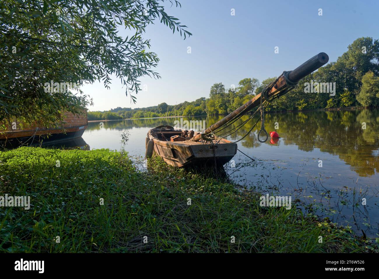 Eine Gabare am Ufer der Loire in der Nähe von Langeais - une gabare sur les Bords de loire du coté de Langeais Stockfoto