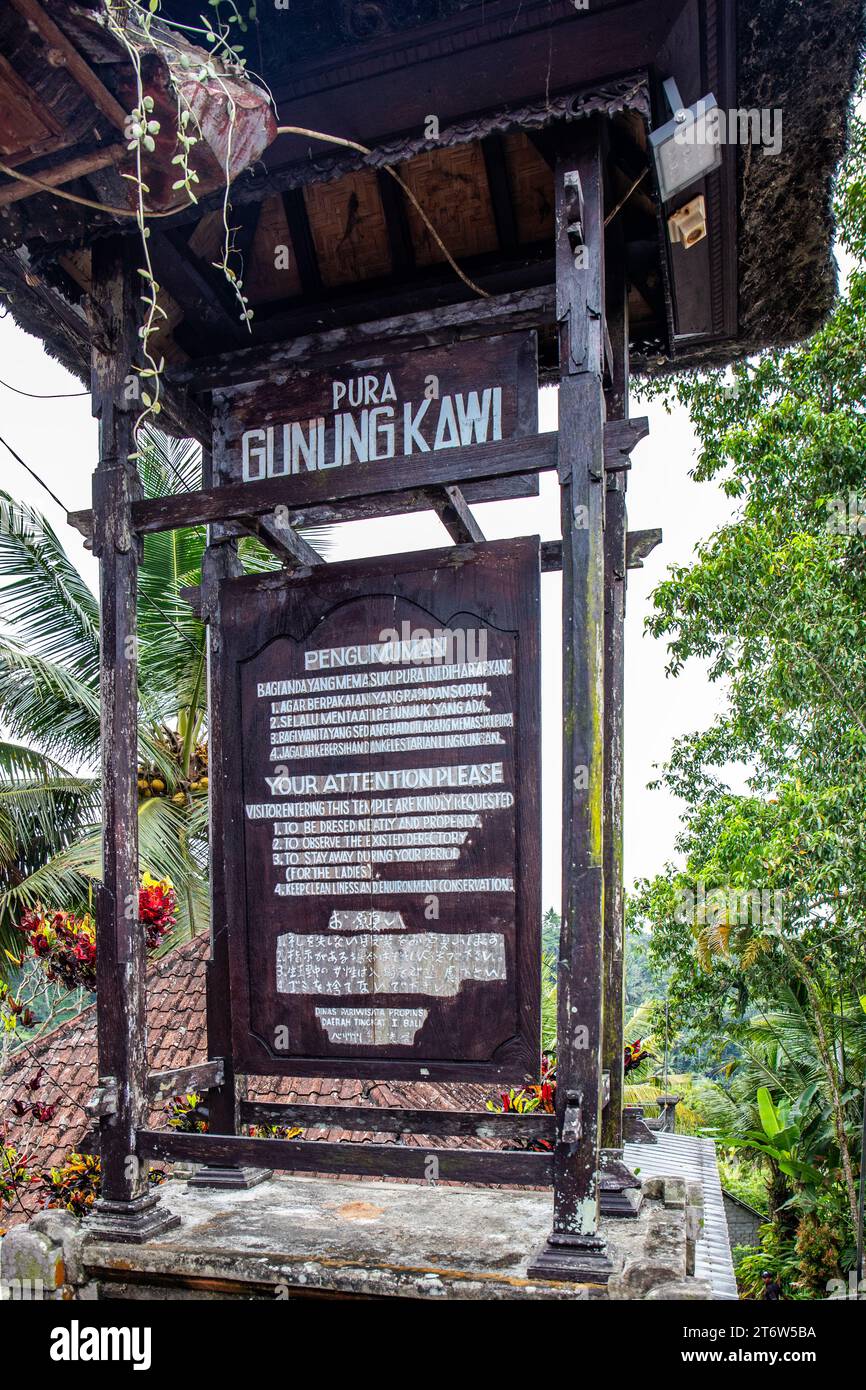 Königliche Gräber Von Gunung Kawi. Ein wunderschöner Komplex mit gemeißelten Steintempeln und Gräbern des Königs und seiner Verwandten. Der Hinduglaube an die tropische Landschaft Stockfoto