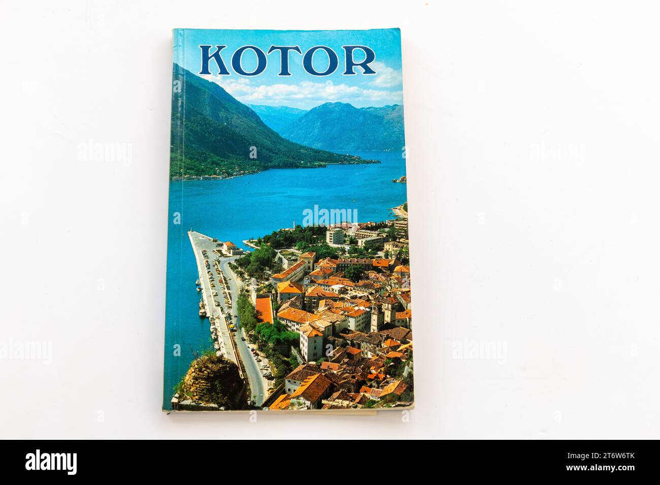 London. UK. 11.05.2023. Eine Kotor-Reisesilde, isoliert in weiß. Stockfoto