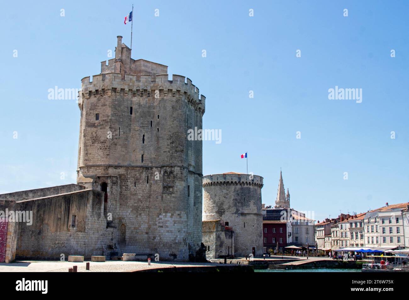 Tour Saint-Nicolas, Tour de la Chaîne, Tour de la Lanterne in La Rochelle, Überreste der mittelalterlichen Befestigungsanlagen, die den Hafen schützten. Charente-M Stockfoto