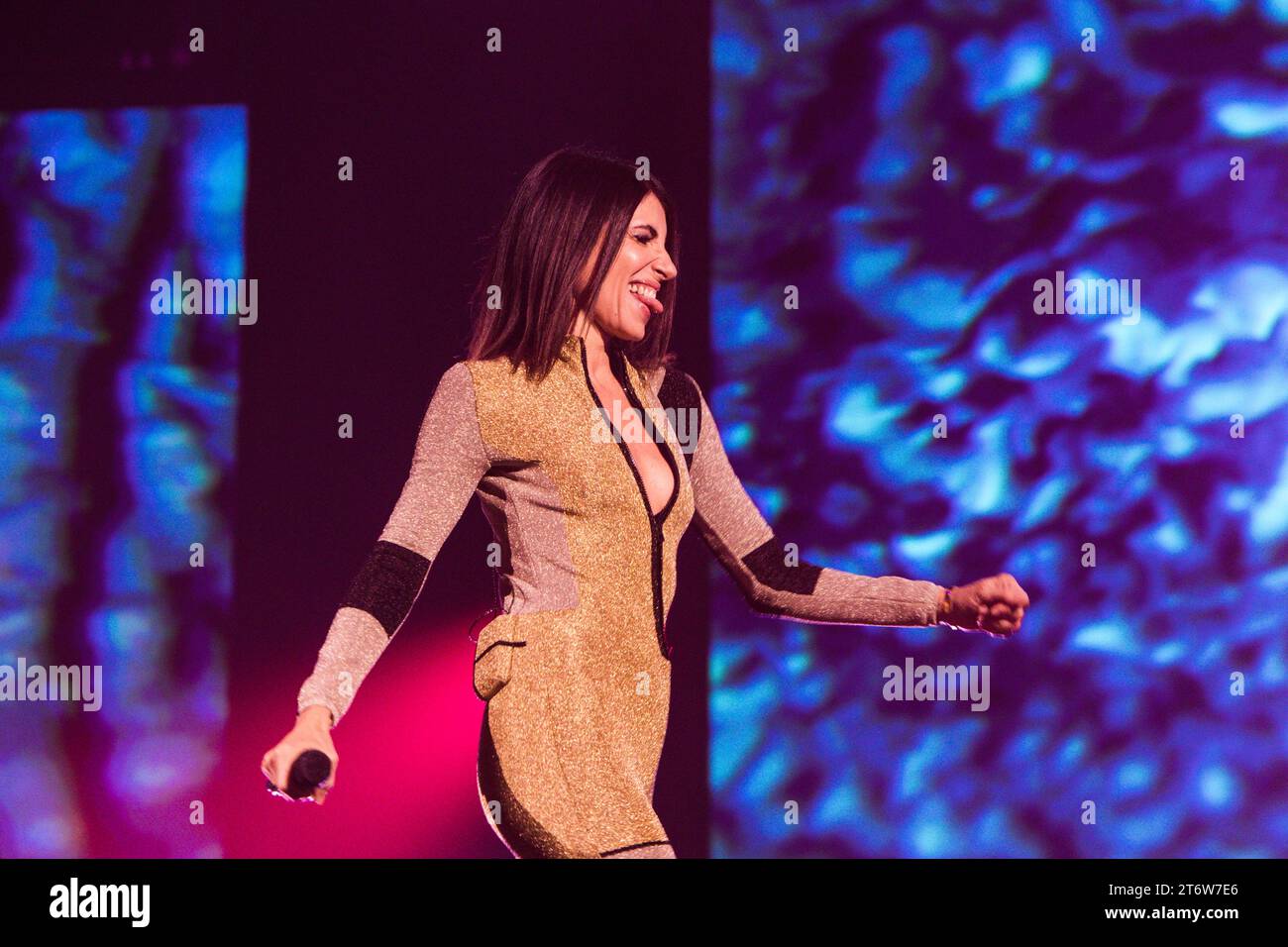 Die Sängerin Giorgia Todrani, einfach bekannt als Giorgia, tritt live im Palazzo dello Sport während ihrer Tour „Blu Live“ in Rom auf. (Foto: Valeria Magri / SOPA Images/SIPA USA) Stockfoto