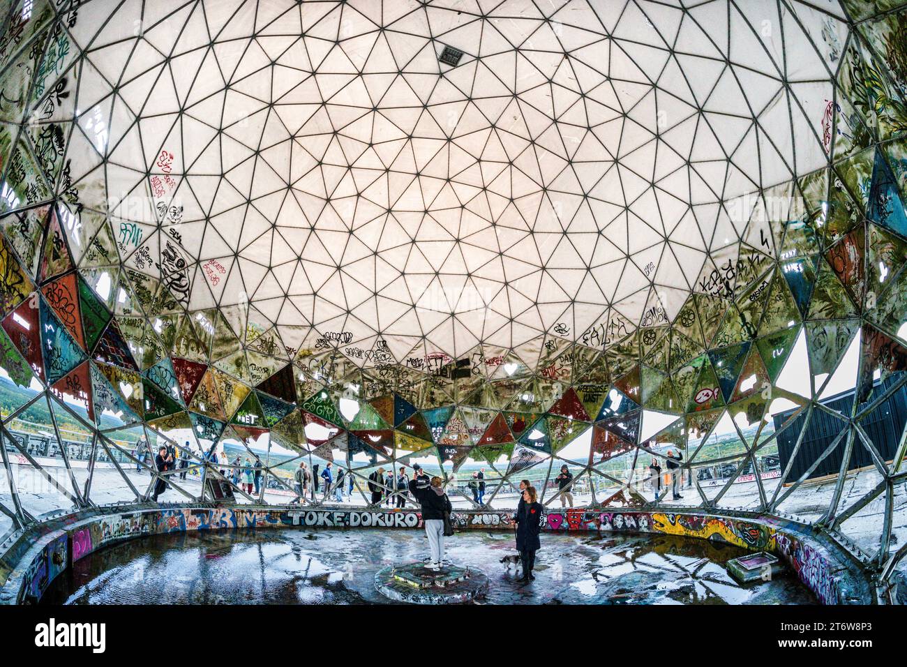 Graffiti auf der ehemaligen US-amerikanischen Abhöranlage auf dem Teufelsberg im Grunewald, Berlin, Deutschland, Europa, Teufelsberg, Graffiti, Straße Stockfoto