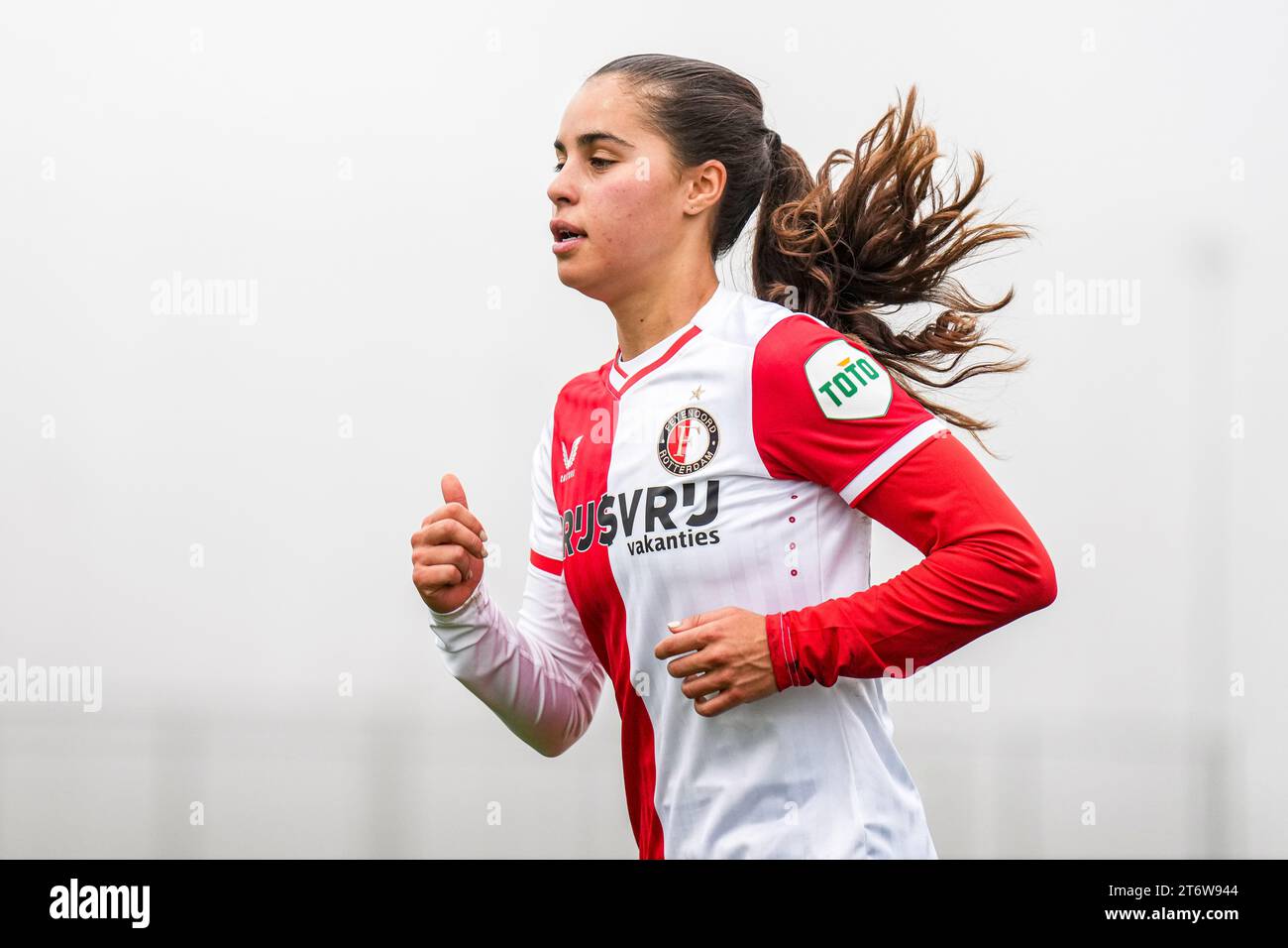 Rotterdam - Ziva Henry von Feyenoord V1 während des Spiels zwischen Feyenoord V1 und AZ V1 bei Nieuw Varkenoord am 12. November 2023 in Rotterdam, Niederlande. (Box to Box Pictures/Yannick Verhoeven) Stockfoto