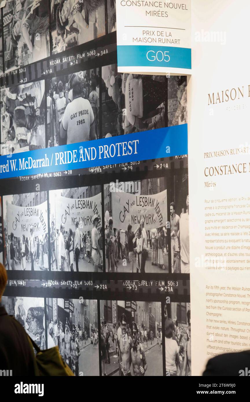 Impressionen beim Pressebesuch der Fotokunstmesse PARIS PHOTO im Grand Palais EphÃ Mere. Für die Fotografie ist die Paris Photo die weltweit größte Fotomesse und vereint etwa 140 Galerien und Kunstbuchhändler aus vielen Ländern. Paris, 10.11.2023 *** Impressionen aus der Presse Besuch der PARISER Fotokunstmesse im Grand Palais EphÃ Mere paris Photo ist die größte Fotomesse der Welt und bringt rund 140 Galerien und Kunstbuchhändler aus vielen Ländern zusammen Paris, 10 11 2023 Foto:XR.xSchmiegeltx/xFuturexImagex paris Photo 3124 Stockfoto