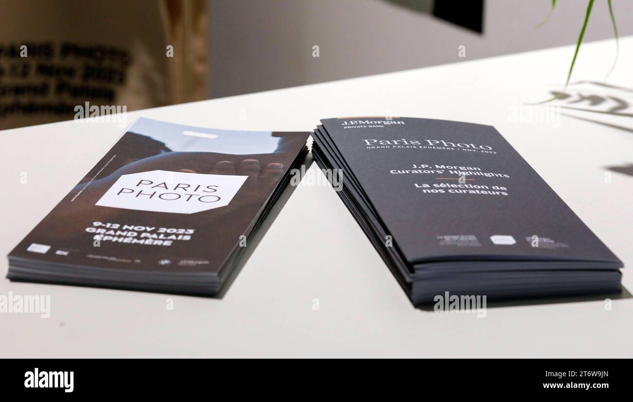 Impressionen beim Pressebesuch der Fotokunstmesse PARIS PHOTO im Grand Palais EphÃ Mere. Für die Fotografie ist die Paris Photo die weltweit größte Fotomesse und vereint etwa 140 Galerien und Kunstbuchhändler aus vielen Ländern. Paris, 10.11.2023 *** Impressionen aus der Presse Besuch der PARISER Fotokunstmesse im Grand Palais EphÃ Mere paris Photo ist die größte Fotomesse der Welt und bringt rund 140 Galerien und Kunstbuchhändler aus vielen Ländern zusammen Paris, 10 11 2023 Foto:XR.xSchmiegeltx/xFuturexImagex paris Photo 3133 Stockfoto