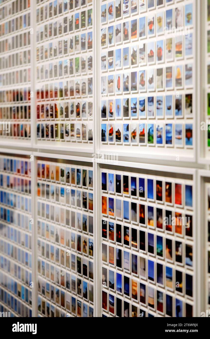 Elman Mansimov Gallerie beim Pressebesuch der Fotokunstmesse PARIS PHOTO im Grand Palais EphÃ Mere. Für die Fotografie ist die Paris Photo die weltweit größte Fotomesse und vereint etwa 140 Galerien und Kunstbuchhändler aus vielen Ländern. Paris, 10.11.2023 *** Galerie Elman Mansimov bei Pressebesuch der PARISER FOTOKUNSTMESSE im Grand Palais EphÃ Mere Paris Photo ist die größte Fotomesse der Welt und bringt rund 140 Galerien und Kunstbuchhändler aus vielen Ländern zusammen. 10 11 2023 Foto:XR.xSchmiegeltx/xFuturexImagex paris Photo 3128 Stockfoto