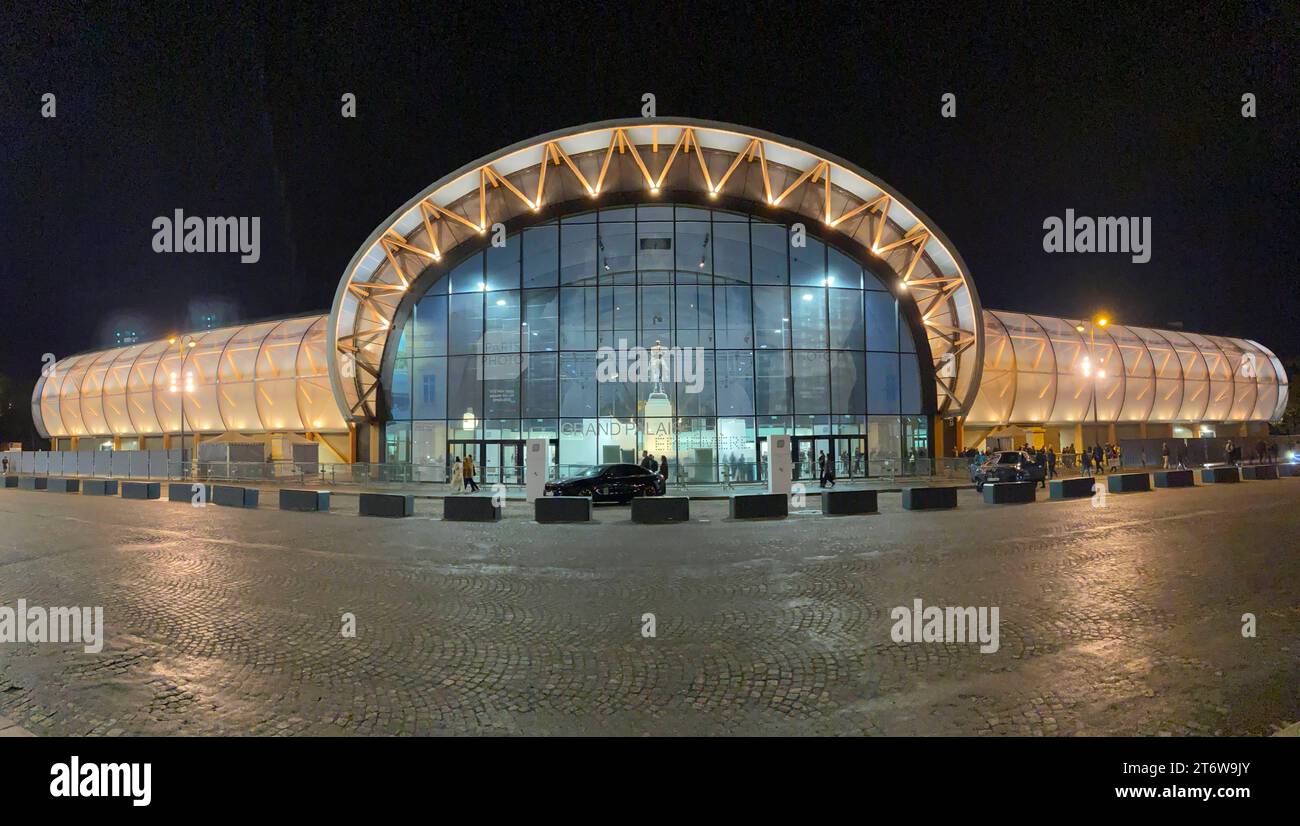 Grand Palais Ephemere beim Pressebesuch der Fotokunstmesse PARIS PHOTO im Grand Palais EphÃ Mere. Für die Fotografie ist die Paris Photo die weltweit größte Fotomesse und vereint etwa 140 Galerien und Kunstbuchhändler aus vielen Ländern. Paris, 10.11.2023 *** Grand Palais Ephemere während des Pressebesuchs auf der PARISER FOTOKUNSTMESSE im Grand Palais EphÃ Mere für Fotografie ist Paris Photo die größte Fotomesse der Welt und bringt rund 140 Galerien und Kunstbuchhändler aus vielen Ländern zusammen. 10 11 2023 Foto:XR.xSchmiegeltx/xFuturexImagex paris Photo 3146 Stockfoto