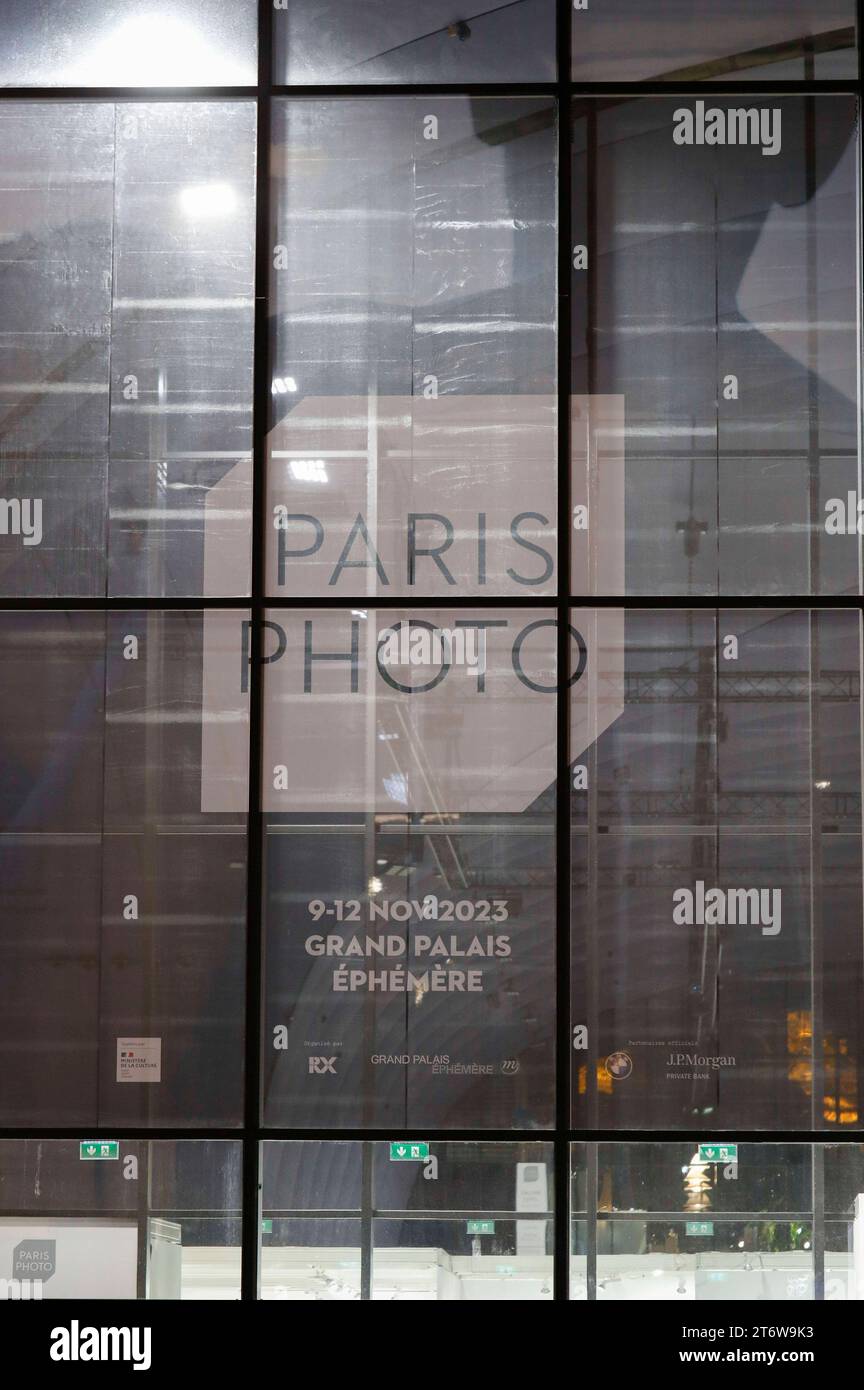Grand Palais Ephemere beim Pressebesuch der Fotokunstmesse PARIS PHOTO im Grand Palais EphÃ Mere. Für die Fotografie ist die Paris Photo die weltweit größte Fotomesse und vereint etwa 140 Galerien und Kunstbuchhändler aus vielen Ländern. Paris, 10.11.2023 *** Grand Palais Ephemere während des Pressebesuchs auf der PARISER FOTOKUNSTMESSE im Grand Palais EphÃ Mere für Fotografie ist Paris Photo die größte Fotomesse der Welt und bringt rund 140 Galerien und Kunstbuchhändler aus vielen Ländern zusammen. 10 11 2023 Foto:XR.xSchmiegeltx/xFuturexImagex paris Photo 3144 Stockfoto