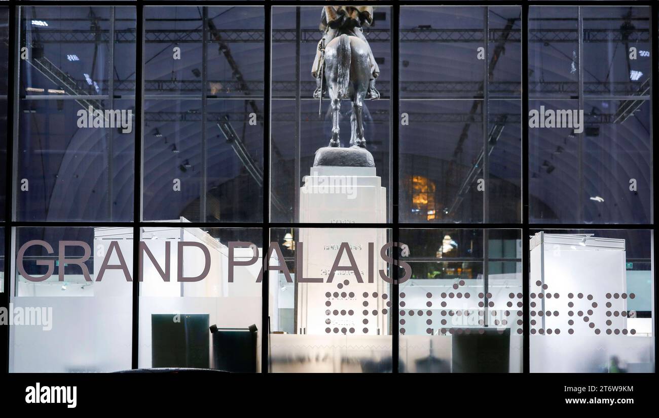 Grand Palais Ephemere beim Pressebesuch der Fotokunstmesse PARIS PHOTO im Grand Palais EphÃ Mere. Für die Fotografie ist die Paris Photo die weltweit größte Fotomesse und vereint etwa 140 Galerien und Kunstbuchhändler aus vielen Ländern. Paris, 10.11.2023 *** Grand Palais Ephemere während des Pressebesuchs auf der PARISER FOTOKUNSTMESSE im Grand Palais EphÃ Mere für Fotografie ist Paris Photo die größte Fotomesse der Welt und bringt rund 140 Galerien und Kunstbuchhändler aus vielen Ländern zusammen. 10 11 2023 Foto:XR.xSchmiegeltx/xFuturexImagex paris Photo 3143 Stockfoto