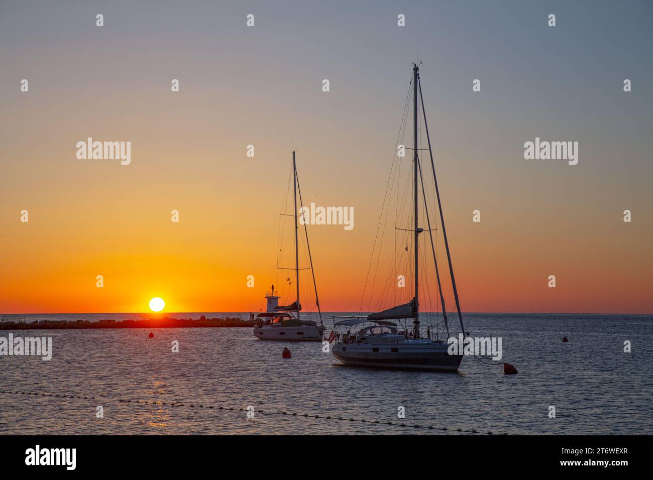 Sonnenuntergang, Anker-Segelboote, Altstadt, Novigrad, Kroatien Stockfoto