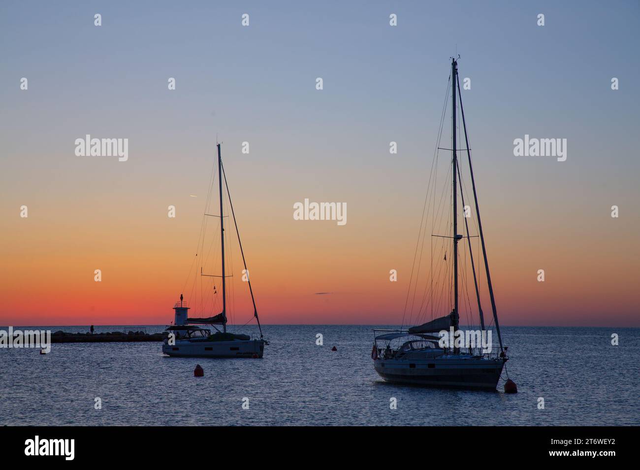 Sonnenuntergang, Anker-Segelboote, Altstadt, Novigrad, Kroatien Stockfoto