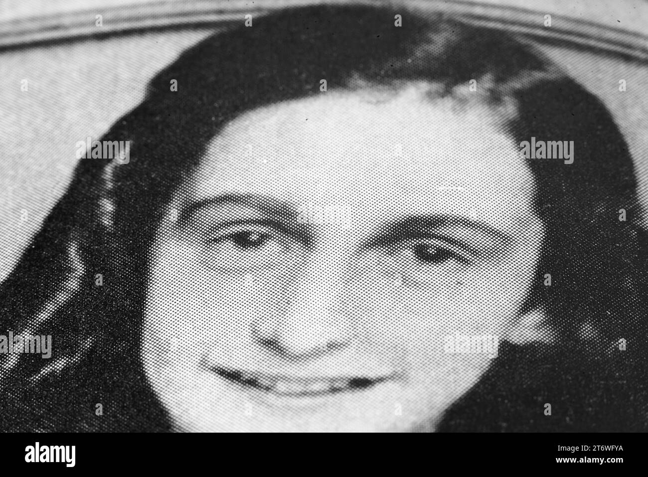 Amsterdam, Niederlande. Oktober 2023. Schwarz-weiß-Porträt von Anne-Frank. Hochwertige Fotos Stockfoto