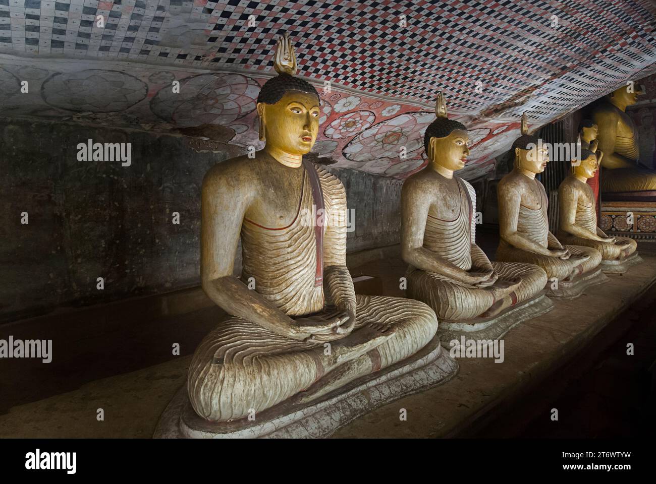 Statuen des Dambulla-Höhlentempels aus dem 5. Jahrhundert in Dambulla, Sri Lanka. Der Dambulla-Höhlentempel Ist Der Größte Und Am Besten Erhaltene Höhlentempel In Sri Lanka Stockfoto