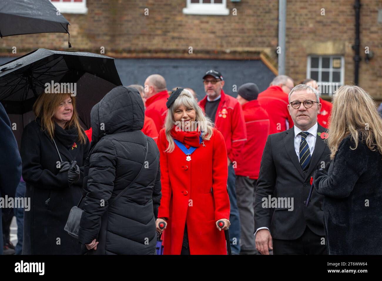 Brentwood, Essex, UK 12. November 2023 Brentwood's Annual Remembrance Day Parade and Service am Kriegsdenkmal an der Kreuzung mit Shenfield Road, wo die Kränze gelegt werden, und zwei Minuten Stille, um unsere Streitkräfte von Vergangenheit und Gegenwart zu unterstützen und an diejenigen zu erinnern, die ihr Leben im Dienst unseres Landes gegeben haben. Credit: Richard Lincoln/Alamy Live News Stockfoto