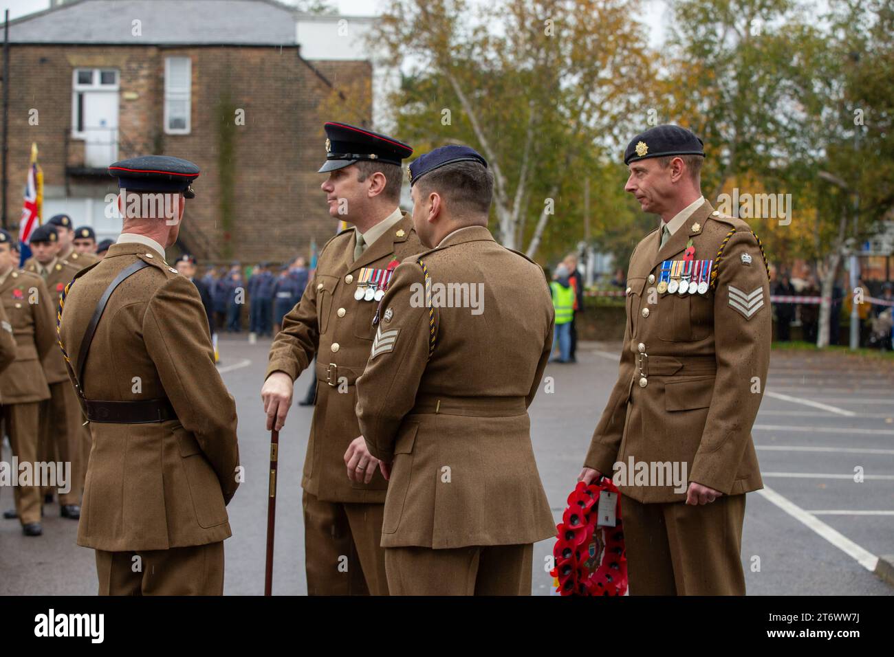 Brentwood, Essex, UK 12. November 2023 Brentwood's Annual Remembrance Day Parade and Service am Kriegsdenkmal an der Kreuzung mit Shenfield Road, wo die Kränze gelegt werden, und zwei Minuten Stille, um unsere Streitkräfte von Vergangenheit und Gegenwart zu unterstützen und an diejenigen zu erinnern, die ihr Leben im Dienst unseres Landes gegeben haben. Credit: Richard Lincoln/Alamy Live News Stockfoto