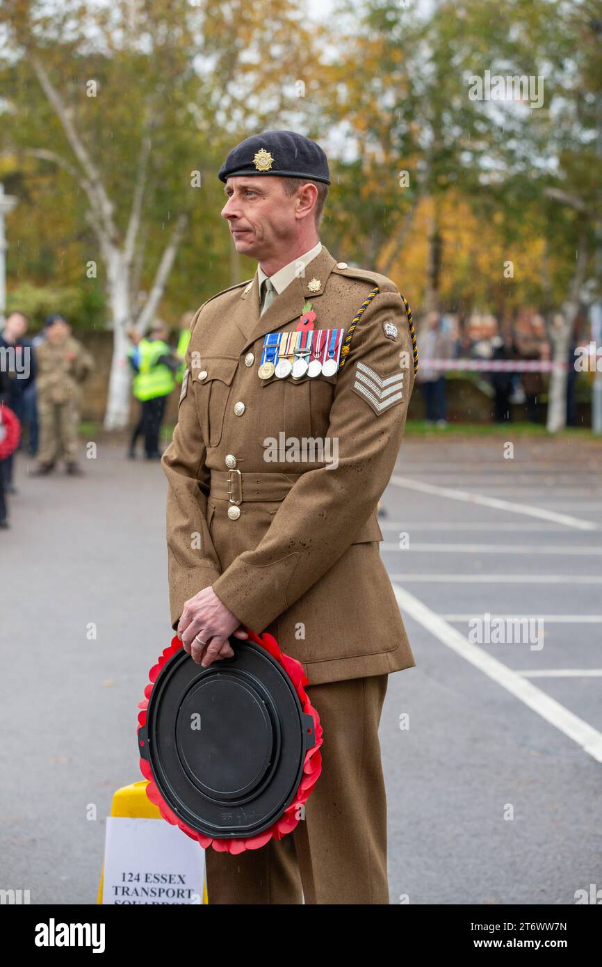 Brentwood, Essex, UK 12. November 2023 Brentwood's Annual Remembrance Day Parade and Service am Kriegsdenkmal an der Kreuzung mit Shenfield Road, wo die Kränze gelegt werden, und zwei Minuten Stille, um unsere Streitkräfte von Vergangenheit und Gegenwart zu unterstützen und an diejenigen zu erinnern, die ihr Leben im Dienst unseres Landes gegeben haben. Credit: Richard Lincoln/Alamy Live News Stockfoto