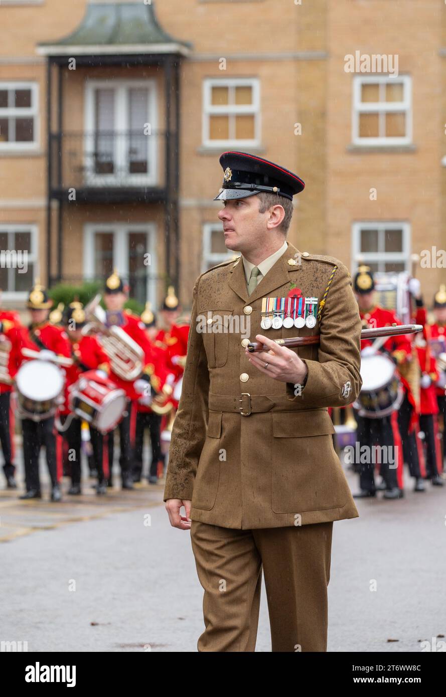 Brentwood, Essex, UK 12. November 2023 Brentwood's Annual Remembrance Day Parade and Service am Kriegsdenkmal an der Kreuzung mit Shenfield Road, wo die Kränze gelegt werden, und zwei Minuten Stille, um unsere Streitkräfte von Vergangenheit und Gegenwart zu unterstützen und an diejenigen zu erinnern, die ihr Leben im Dienst unseres Landes gegeben haben. Credit: Richard Lincoln/Alamy Live News Stockfoto