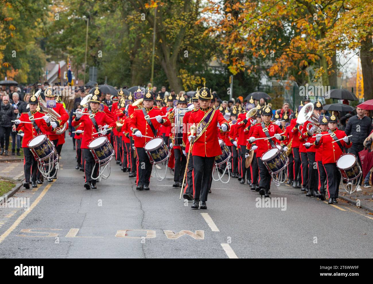 Brentwood, Essex, UK 12. November 2023 Brentwood's Annual Remembrance Day Parade and Service am Kriegsdenkmal an der Kreuzung mit Shenfield Road, wo die Kränze gelegt werden, und zwei Minuten Stille, um unsere Streitkräfte von Vergangenheit und Gegenwart zu unterstützen und an diejenigen zu erinnern, die ihr Leben im Dienst unseres Landes gegeben haben. Credit: Richard Lincoln/Alamy Live News Stockfoto