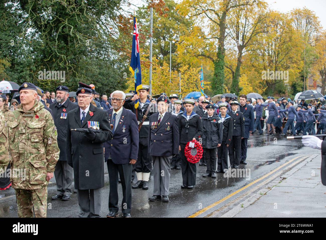 Brentwood, Essex, UK 12. November 2023 Brentwood's Annual Remembrance Day Parade and Service am Kriegsdenkmal an der Kreuzung mit Shenfield Road, wo die Kränze gelegt werden, und zwei Minuten Stille, um unsere Streitkräfte von Vergangenheit und Gegenwart zu unterstützen und an diejenigen zu erinnern, die ihr Leben im Dienst unseres Landes gegeben haben. Credit: Richard Lincoln/Alamy Live News Stockfoto