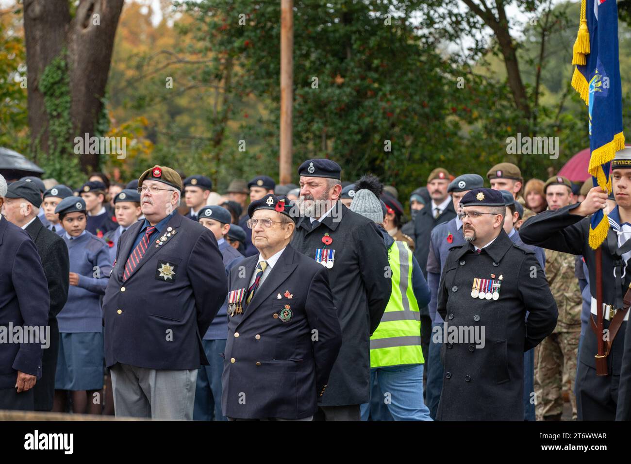 Brentwood, Essex, UK 12. November 2023 Brentwood's Annual Remembrance Day Parade and Service am Kriegsdenkmal an der Kreuzung mit Shenfield Road, wo die Kränze gelegt werden, und zwei Minuten Stille, um unsere Streitkräfte von Vergangenheit und Gegenwart zu unterstützen und an diejenigen zu erinnern, die ihr Leben im Dienst unseres Landes gegeben haben. Credit: Richard Lincoln/Alamy Live News Stockfoto