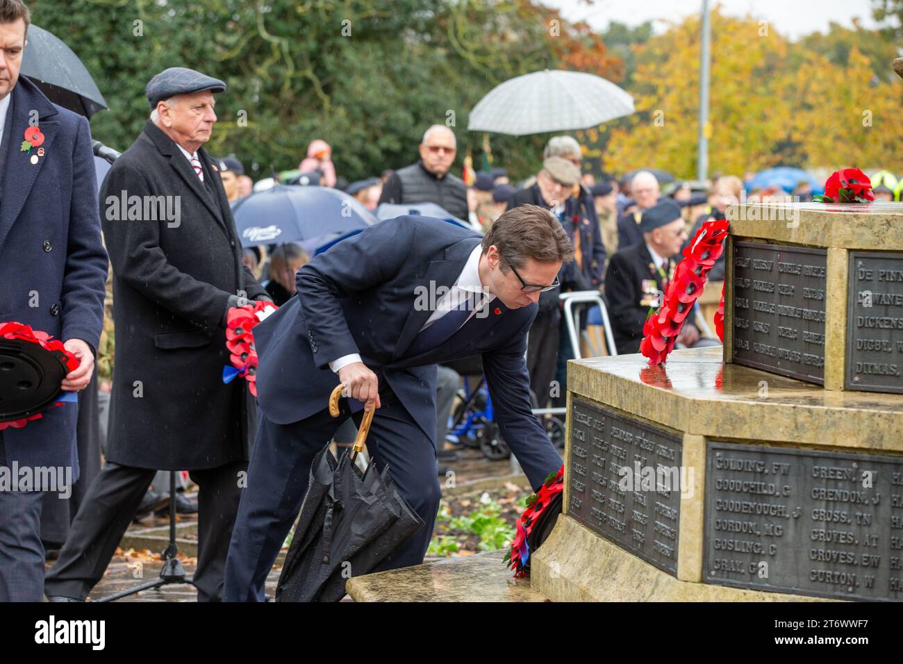 Brentwood, Essex, UK 12. November 2023 Brentwood's Annual Remembrance Day Parade and Service am Kriegsdenkmal an der Kreuzung mit Shenfield Road, wo die Kränze gelegt werden, und zwei Minuten Stille, um unsere Streitkräfte von Vergangenheit und Gegenwart zu unterstützen und an diejenigen zu erinnern, die ihr Leben im Dienst unseres Landes gegeben haben. Credit: Richard Lincoln/Alamy Live News Stockfoto
