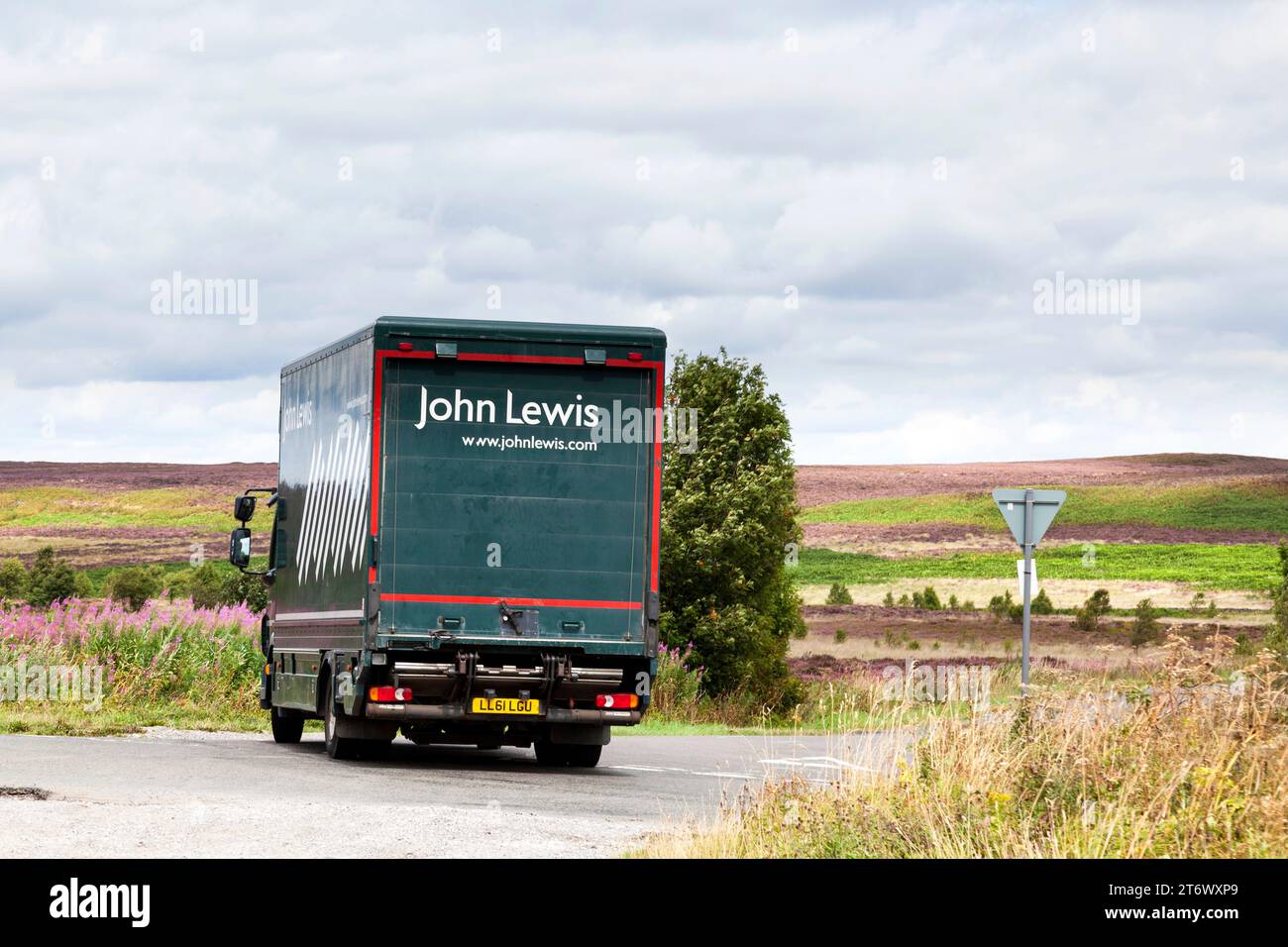 Ein John Lewis-Lieferwagen an einem ländlichen Ort in Großbritannien, Stockfoto