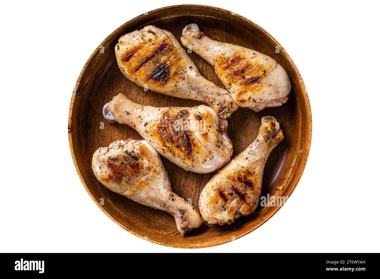 Gegrillter Hähnchenschenkel, Geflügelfleisch auf einem Holzteller. Isolierter, weißer Hintergrund. Draufsicht Stockfoto