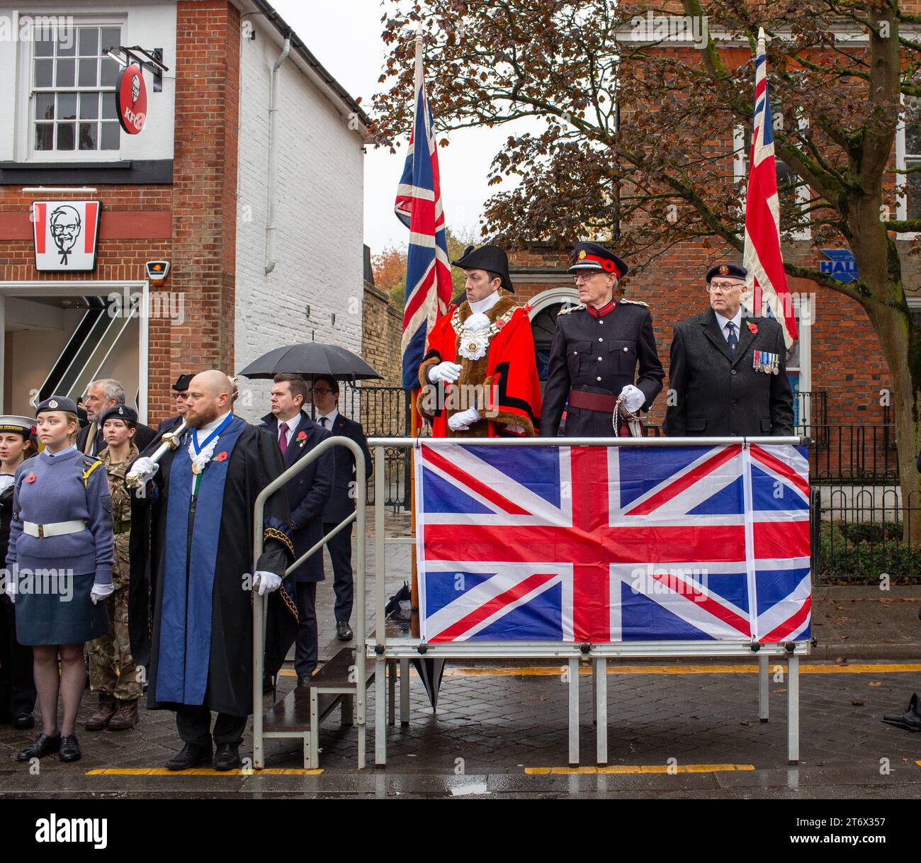 Brentwood, Essex, UK 12. November 2023 Brentwood's Annual Remembrance Day Parade and Service am Kriegsdenkmal an der Kreuzung mit Shenfield Road, wo die Kränze gelegt werden, und zwei Minuten Stille, um unsere Streitkräfte von Vergangenheit und Gegenwart zu unterstützen und an diejenigen zu erinnern, die ihr Leben im Dienst unseres Landes gegeben haben. Credit: Richard Lincoln/Alamy Live News Stockfoto
