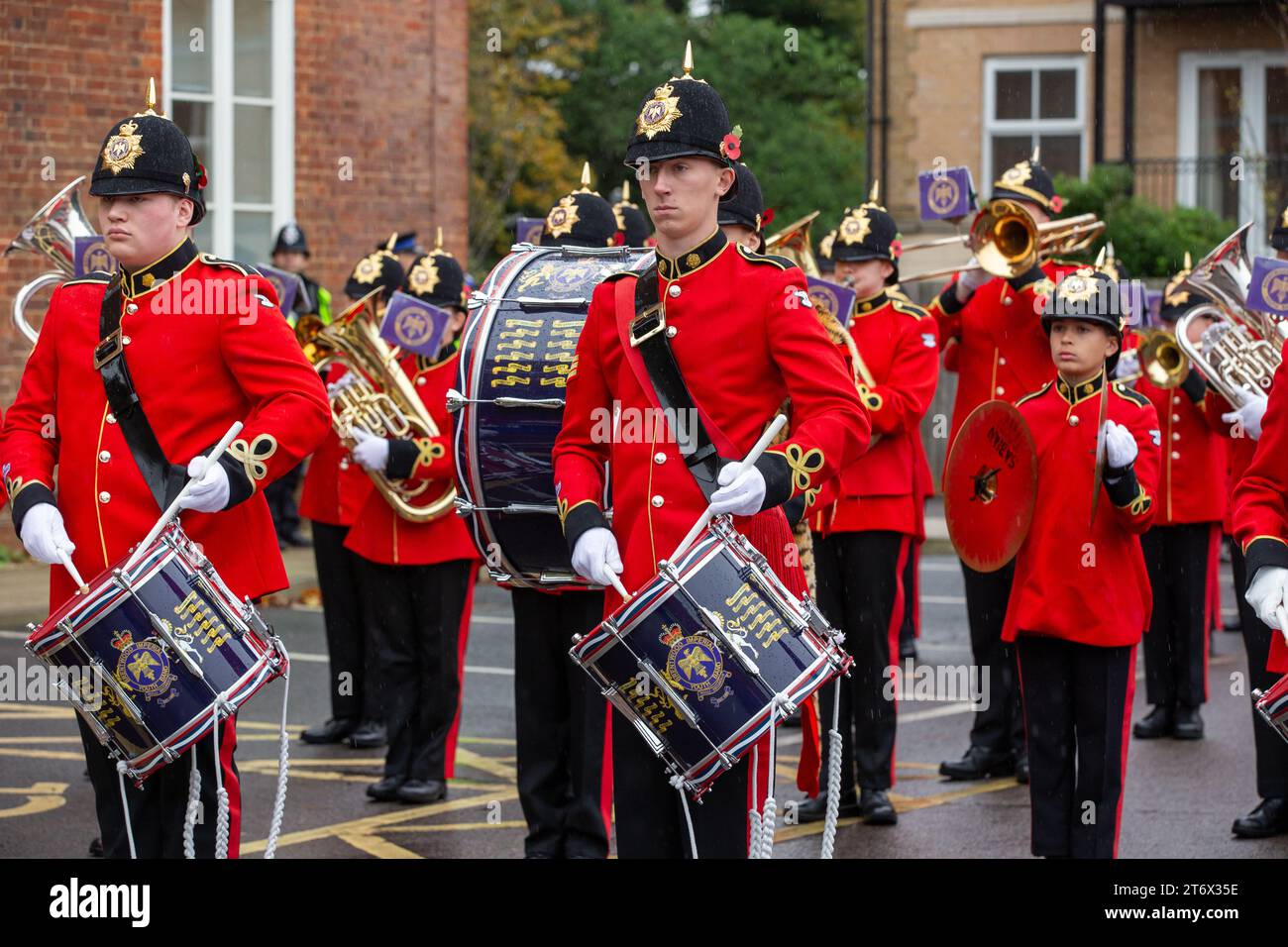 Brentwood, Essex, UK 12. November 2023 Brentwood's Annual Remembrance Day Parade and Service am Kriegsdenkmal an der Kreuzung mit Shenfield Road, wo die Kränze gelegt werden, und zwei Minuten Stille, um unsere Streitkräfte von Vergangenheit und Gegenwart zu unterstützen und an diejenigen zu erinnern, die ihr Leben im Dienst unseres Landes gegeben haben. Credit: Richard Lincoln/Alamy Live News Stockfoto