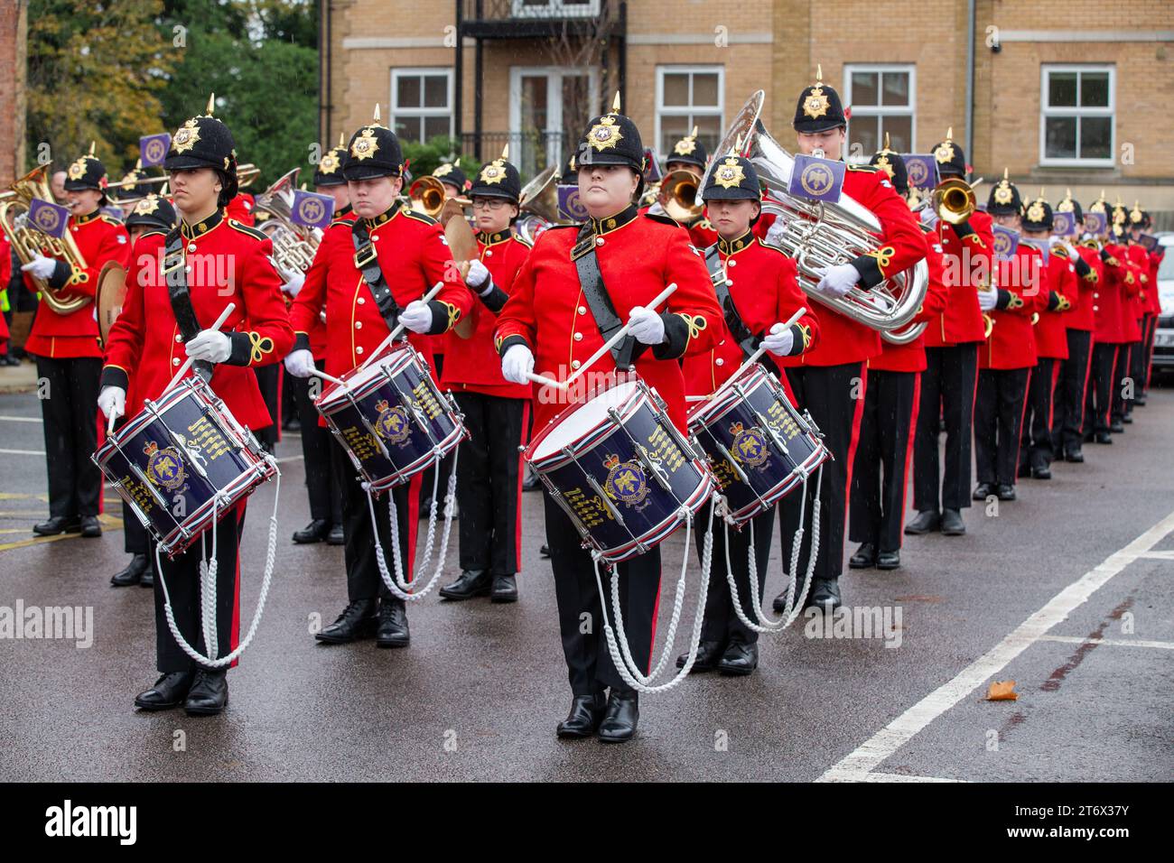 Brentwood, Essex, UK 12. November 2023 Brentwood's Annual Remembrance Day Parade and Service am Kriegsdenkmal an der Kreuzung mit Shenfield Road, wo die Kränze gelegt werden, und zwei Minuten Stille, um unsere Streitkräfte von Vergangenheit und Gegenwart zu unterstützen und an diejenigen zu erinnern, die ihr Leben im Dienst unseres Landes gegeben haben. Credit: Richard Lincoln/Alamy Live News Stockfoto