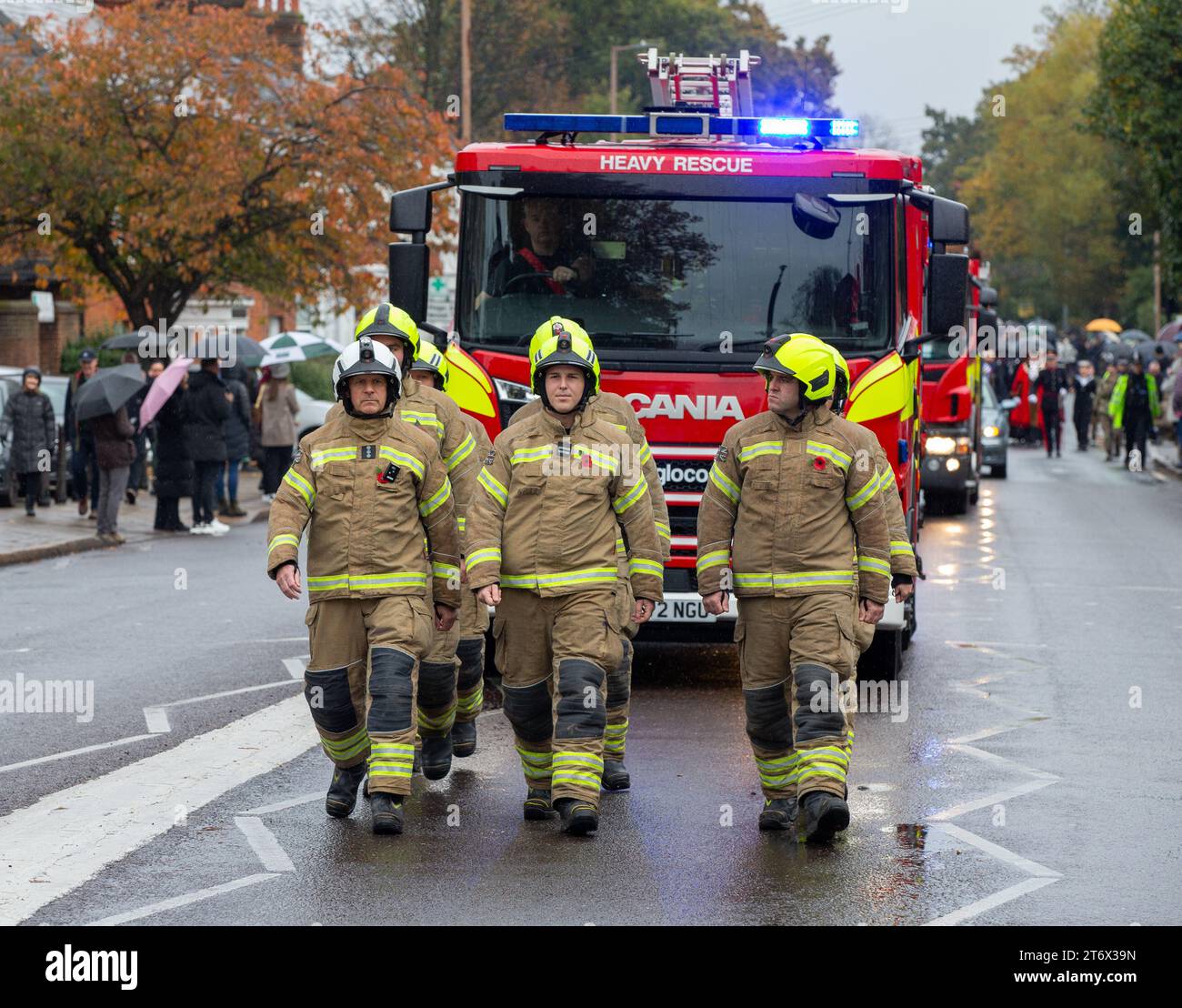 Brentwood, Essex, UK 12. November 2023 Brentwood's Annual Remembrance Day Parade and Service am Kriegsdenkmal an der Kreuzung mit Shenfield Road, wo die Kränze gelegt werden, und zwei Minuten Stille, um unsere Streitkräfte von Vergangenheit und Gegenwart zu unterstützen und an diejenigen zu erinnern, die ihr Leben im Dienst unseres Landes gegeben haben. Credit: Richard Lincoln/Alamy Live News Stockfoto