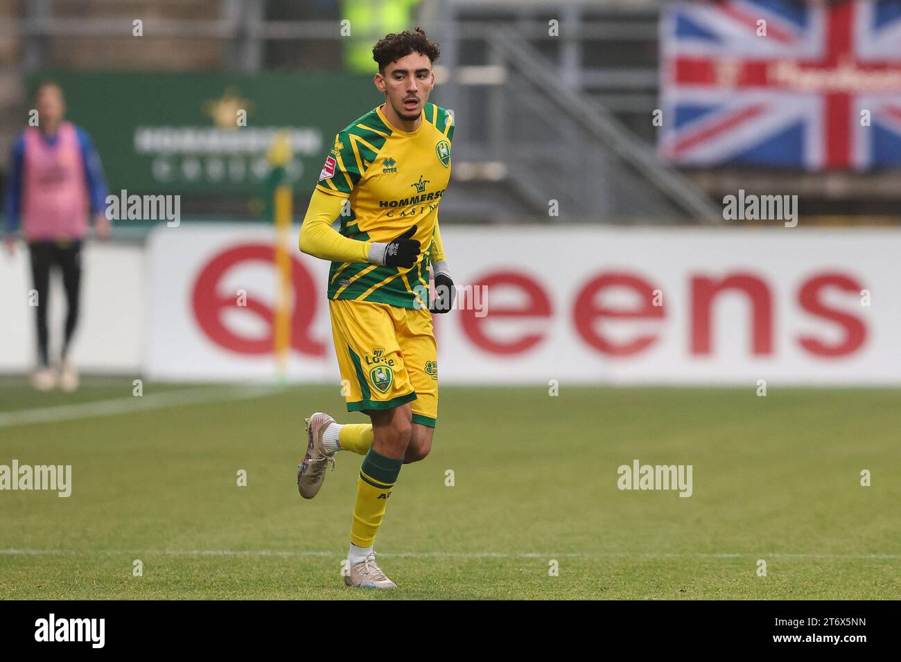 DEN HAAG, NIEDERLANDE - 12. NOVEMBER: Malik Sellouki von ADO den Haag trat am 12. November 2023 im Bingoal Stadion in den Haag in den Haag in den Haag in die Niederlande ein. (Foto: Hans van der Valk/Orange Pictures) Stockfoto