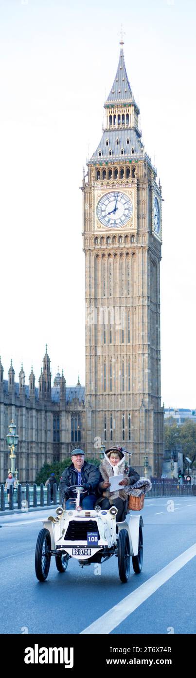 Teilnehmer 108 White 1900 Bertrand London Nach Brighton Veteran Car Run Westminster Bridge London Stockfoto