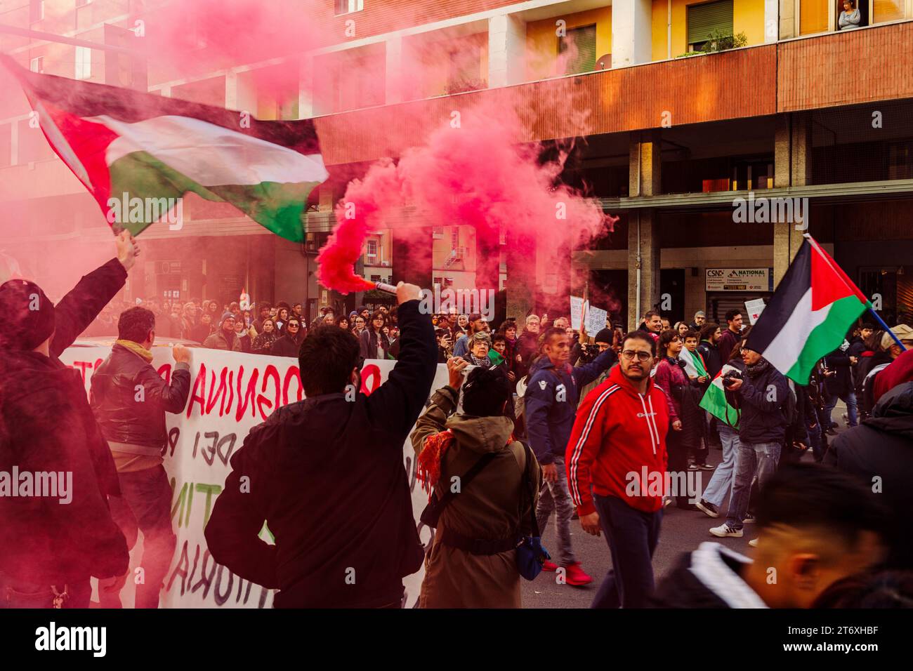Bologna, Italien. 12. November 2023. Menschen protestieren für Gaza. Die Aktion wird durchgeführt, um einen Waffenstillstand im Konflikt zwischen Hamas und Israel zu fordern. Quelle: Massimiliano Donati/Alamy Live News Stockfoto