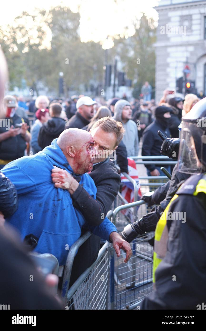 Eine Auswahl von Fotos, die am 11. November 2023 vom pro-palästinensischen Marsch und Waffenstillstandswochenende aufgenommen wurden. Stockfoto