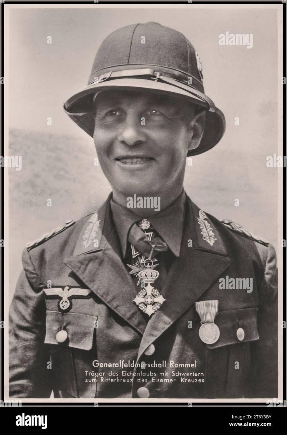 ROMMEL Feldmarschall Erwin Rommel trug seine Militäruniform und tropischen Hut, „Troppenhelm“, ein angesehener führender Nazi-Offizier, dem das Ritterkreuz mit Schwertern und Eichenblättern verliehen wurde. Die höchste militärische Ehre der Nazi-Germanen. Er war ein brillanter Militärstratege im Nordafrika-Feldzug, wo er als Desert Fox bekannt war. 1942 Stockfoto