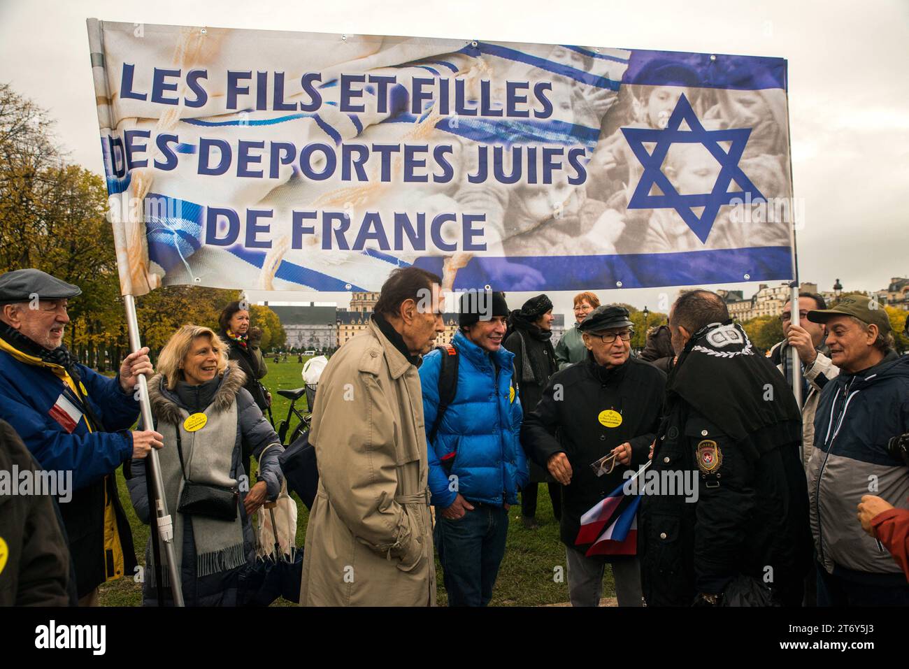 Arno Klarsfeld und sein Vater Serge Klarsfeld während des Marsches gegen den Antisemitismus in Paris, Frankreich am 12. November 2023. Foto: Denis Prezat/ABACAPRESS.COM Stockfoto