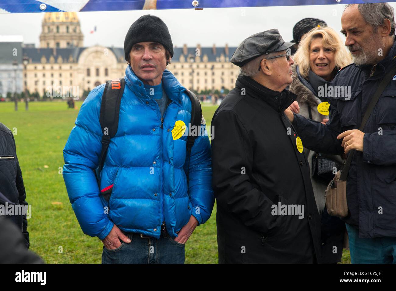 Arno Klarsfeld und sein Vater Serge Klarsfeld während des Marsches gegen den Antisemitismus in Paris, Frankreich am 12. November 2023. Foto: Denis Prezat/ABACAPRESS.COM Stockfoto