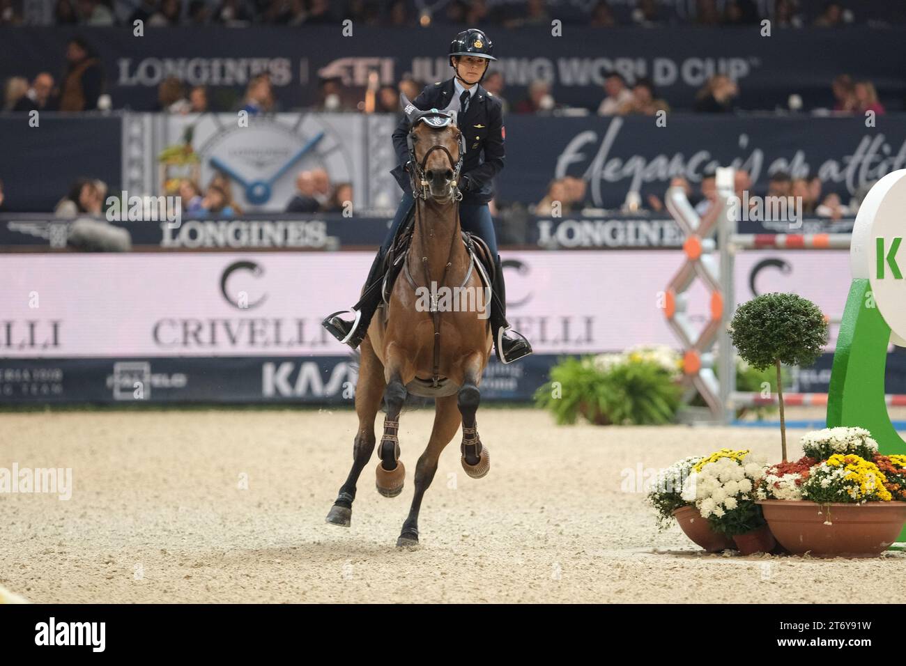 Giulia Martinengo Marquet (ITA) Riding Scuderia 1918 Quick and Easy 3 in Action während des CSI5* - W Longines FEI World Cup Wettbewerbs präsentiert von Scuderia 1918 - Verona Jumping bei der 125. Ausgabe von Fieracavalli am 12. November 2023 in Verona, Italien. Stockfoto