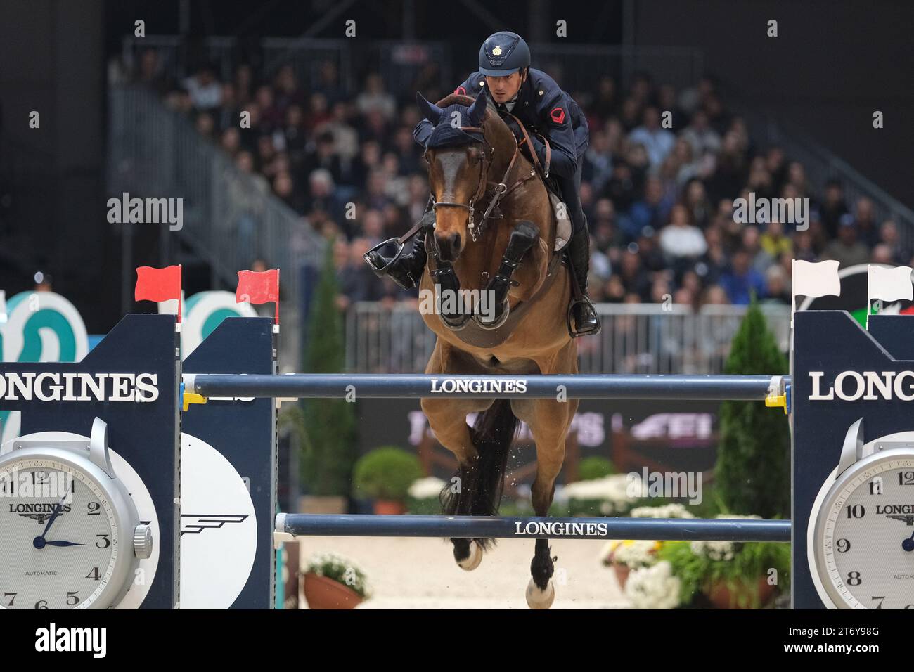 Lorenzo de Luca (ITA) fuhr Cappuccino 194 in Aktion während des CSI5* - W Longines FEI World Cup Wettbewerbs präsentiert von Scuderia 1918 - Verona Jumping bei der 125. Ausgabe von Fieracavalli am 12. November 2023 in Verona, Italien. Stockfoto