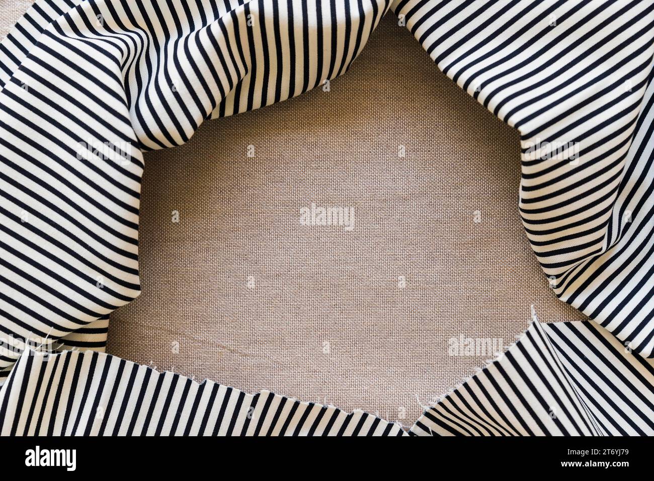 Schwarz-weiße Streifen Tischtuch einfarbig Textil Stockfoto