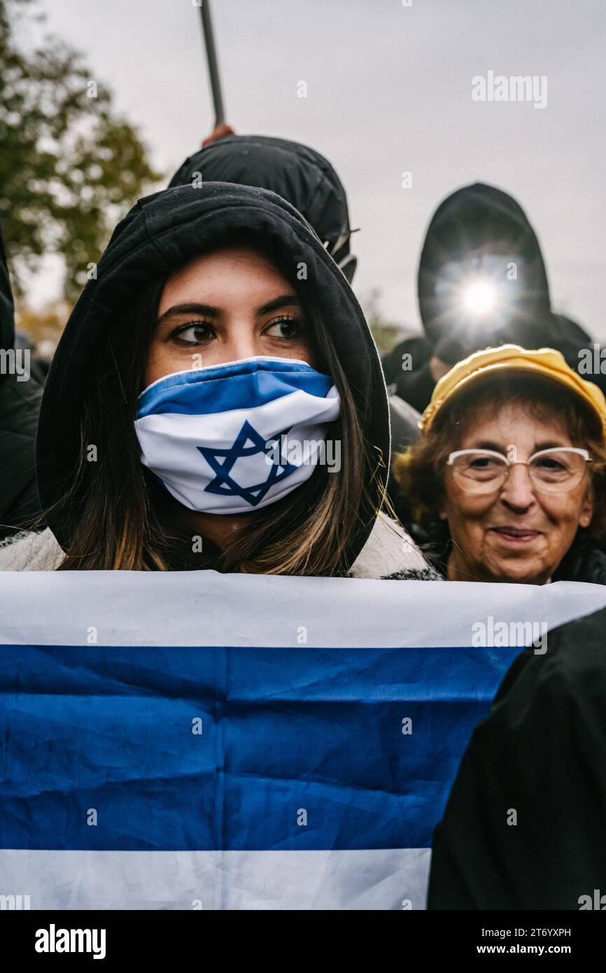 Nicolas Cleuet / Le Pictorium - Paris - Demonstration gegen Antisemitismus - 12-11-2023 - 12/11/2023 - Frankreich / Ile-de-France (Region) / Paris - Demonstration gegen Antisemitismus - Junge Aktivistin der Jüdischen Verteidigungsliga 12-11-2023 Stockfoto