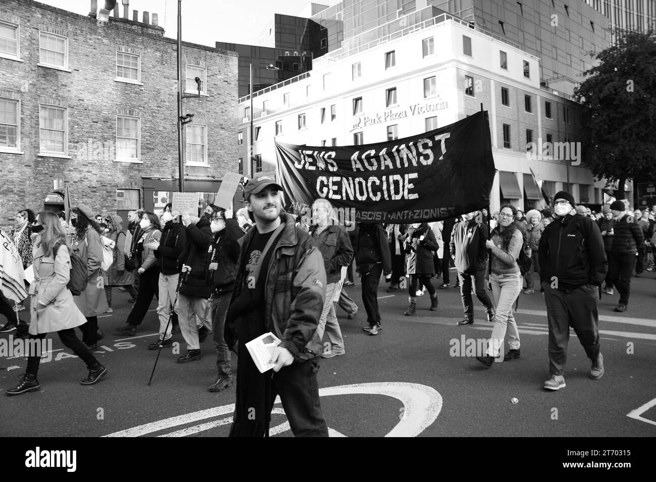 Die pro-palästinensische Demonstration am Tag des Waffenstillstands am 11. November 2023 in Zentral-London. Stockfoto