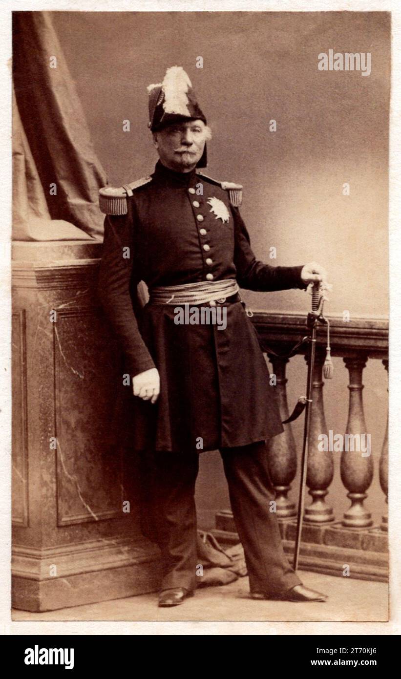 1860 CA , Paris , FRANKREICH : der französische General NICOLAS CHARLES VICTOR OUDINOT ( 1791 - 1863 ) Herzog von REGGIO , Soldat, Staatsmann und Diplomat . 1849 von Napoleon III. BONAPARTE , noch nicht Kaiser , zur Unterdrückung der Römischen Republik unter der Leitung von Giuseppe Mazzini geschickt . Foto von DISDERI , Paris . - PORTRÄT - RITRATTO - GENERALE di FRANCIA - Duca - nobili - nobiltà francese - französischer Adel - SECONDO IMPERO - Repubblica Romana - BUONAPARTE - Bonapart - Prima guerra d'indipendenza italiana - ASSEDIO DI ROMA - RISORGIMENTO - GESCHICHTE - FOTO STORICHE - medaglie - baffi - Schnurrbart - spada - Schwur Stockfoto