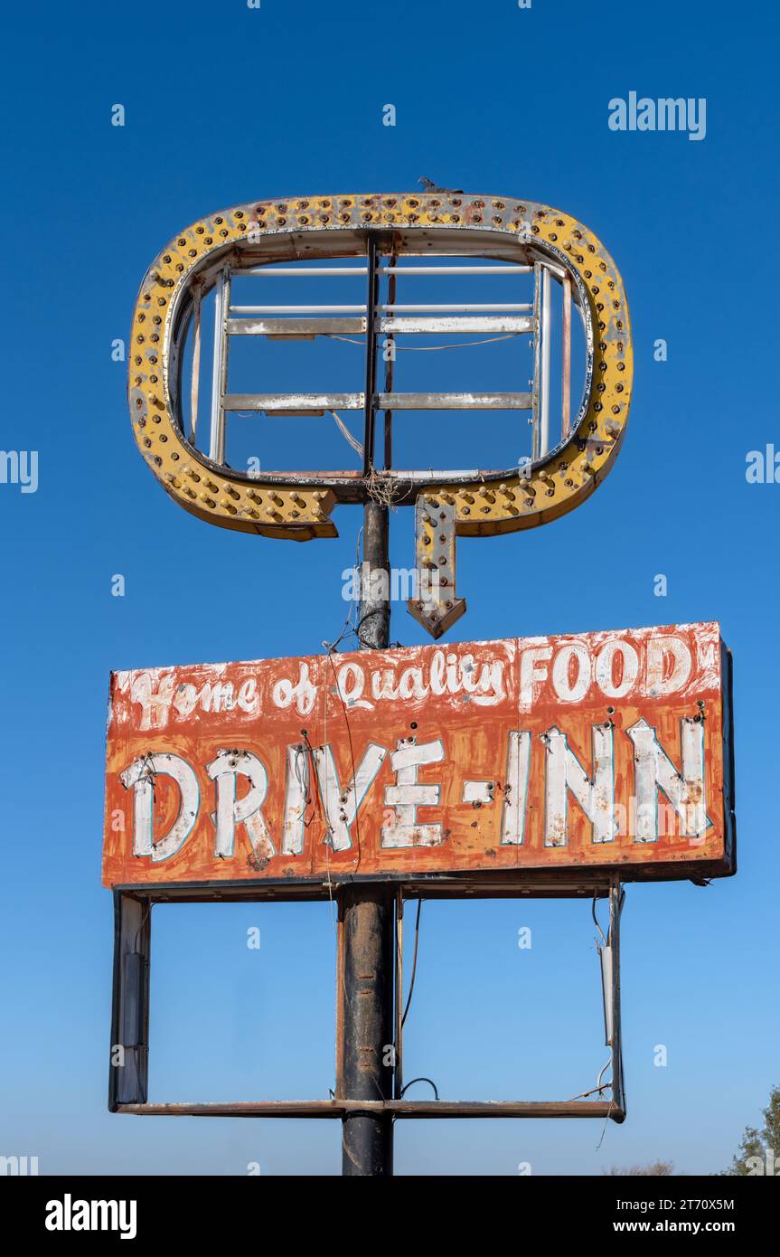Vintage-Schild für das Westerner Drive-Inn an der Route 66, The Mother Road, in Tucumcari, New Mexico, USA. Stockfoto