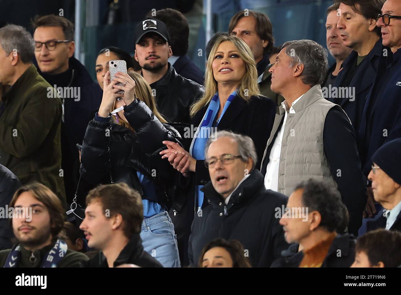 ROM, Italien - 12.11.2023: VIP in tribuna per assistere al derby Lazio Roma Anna falchi con la figlia Alyssa Stockfoto