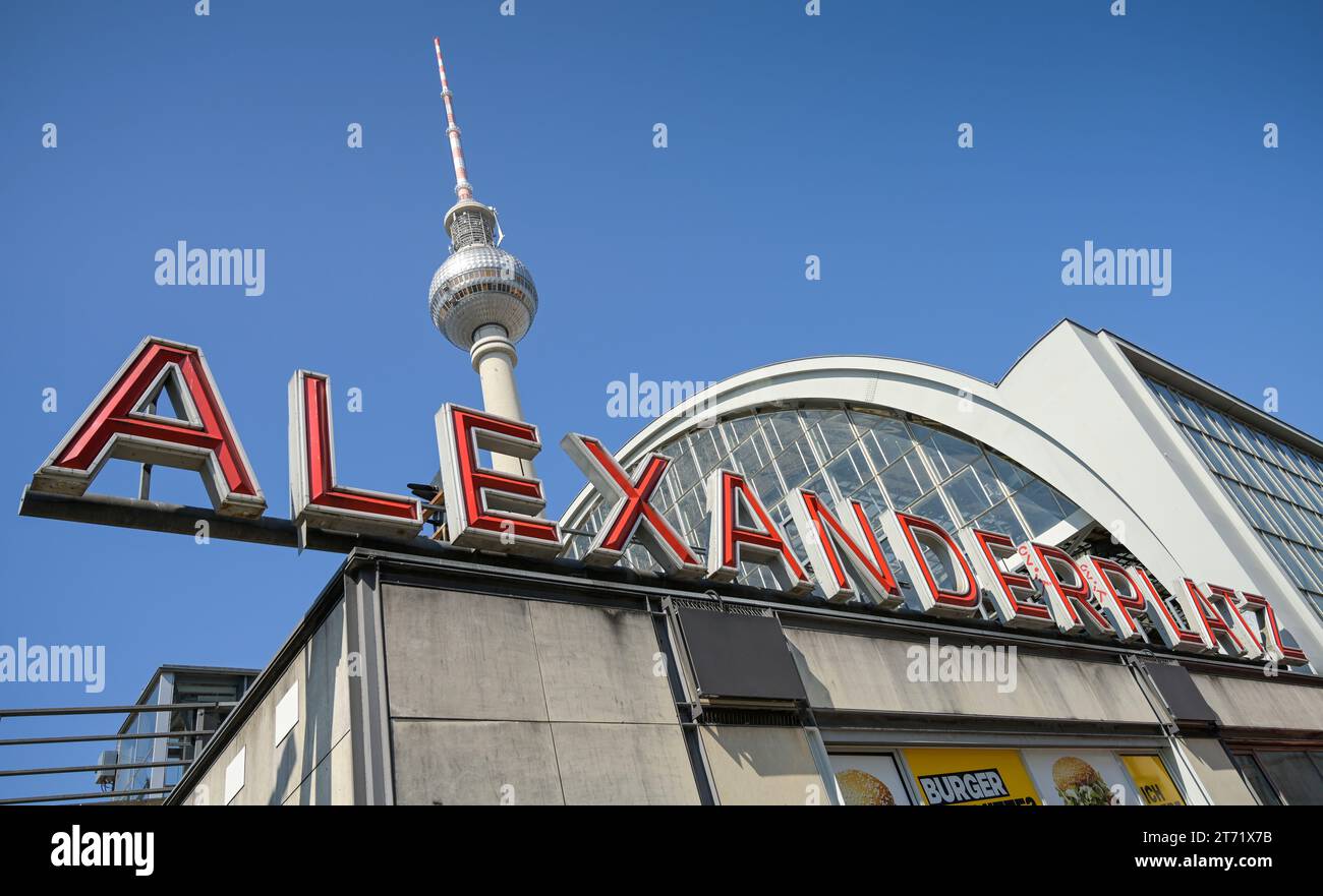Bahnhof, Fernsehturm, Schriftzug Alexanderplatz, Mitte, Berlin, Deutschland *** Lokale Bildunterschrift ***, Berlin, Deutschland Stockfoto
