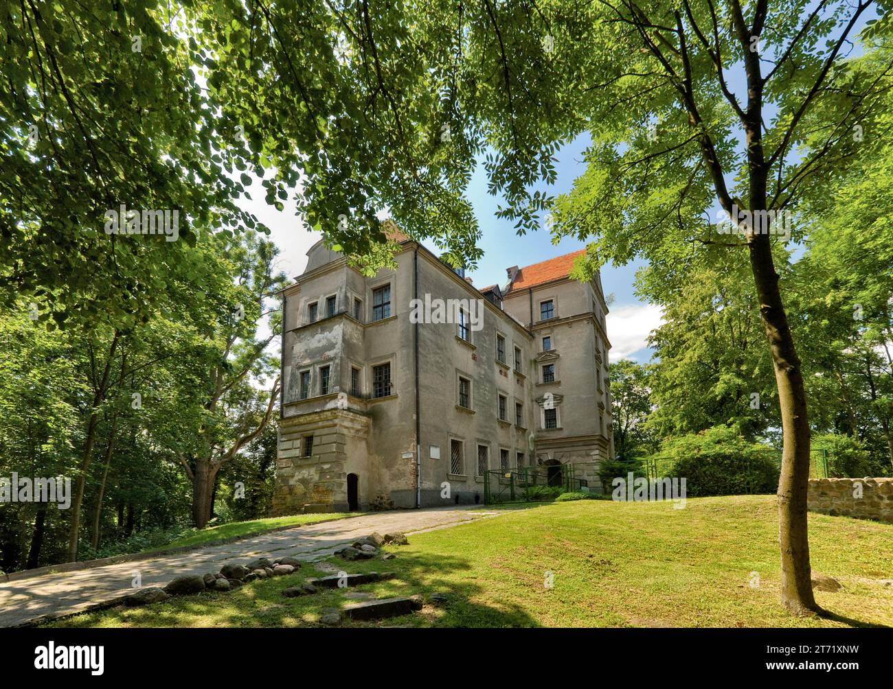 Altes Schloss, heute Stadtbibliothek und Archiv, in Płoty in Pommern, Woiwodschaft Westpommern (Zachodniopomorskie), Polen Stockfoto