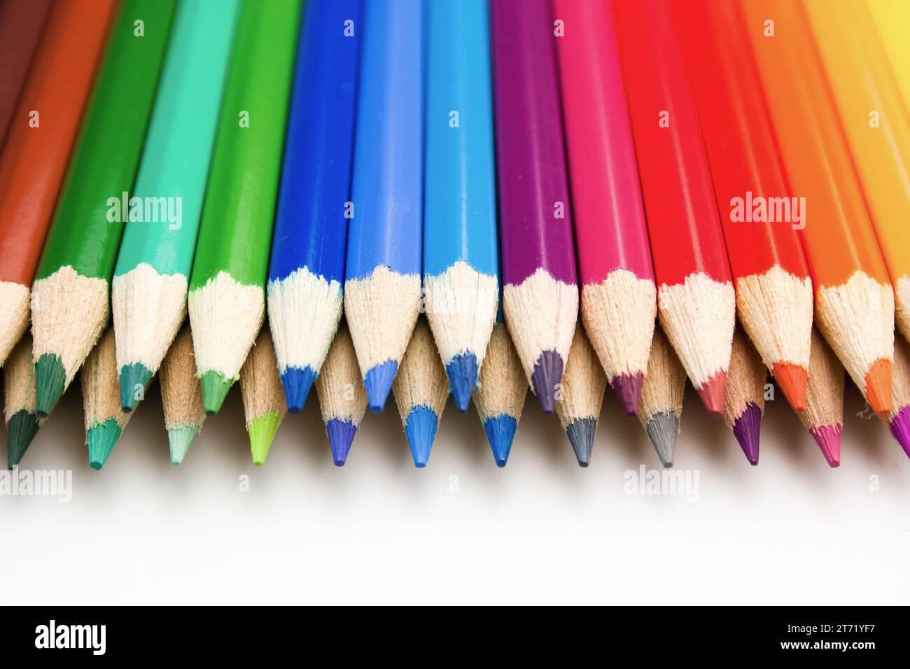 Detail Ansicht viele Farbstifte im Büro Stockfoto